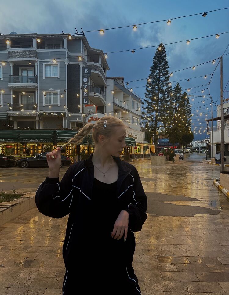  48107473  Ekaterina, 22 ,    