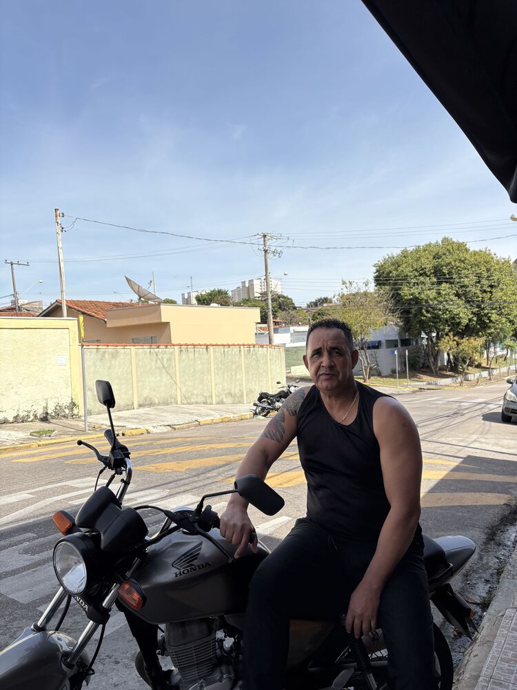  53015793  Joao, 25 ,    Rua