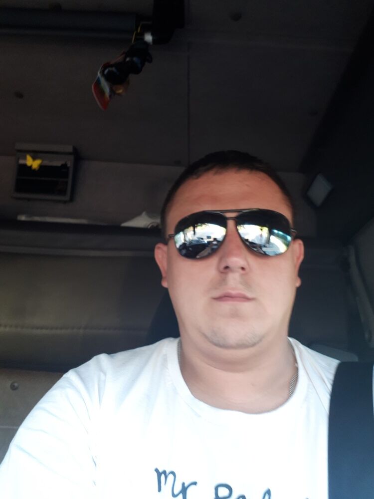  ,   Igor, 37 ,   