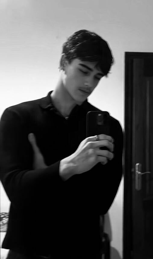  54732343  Oussema, 23 ,    