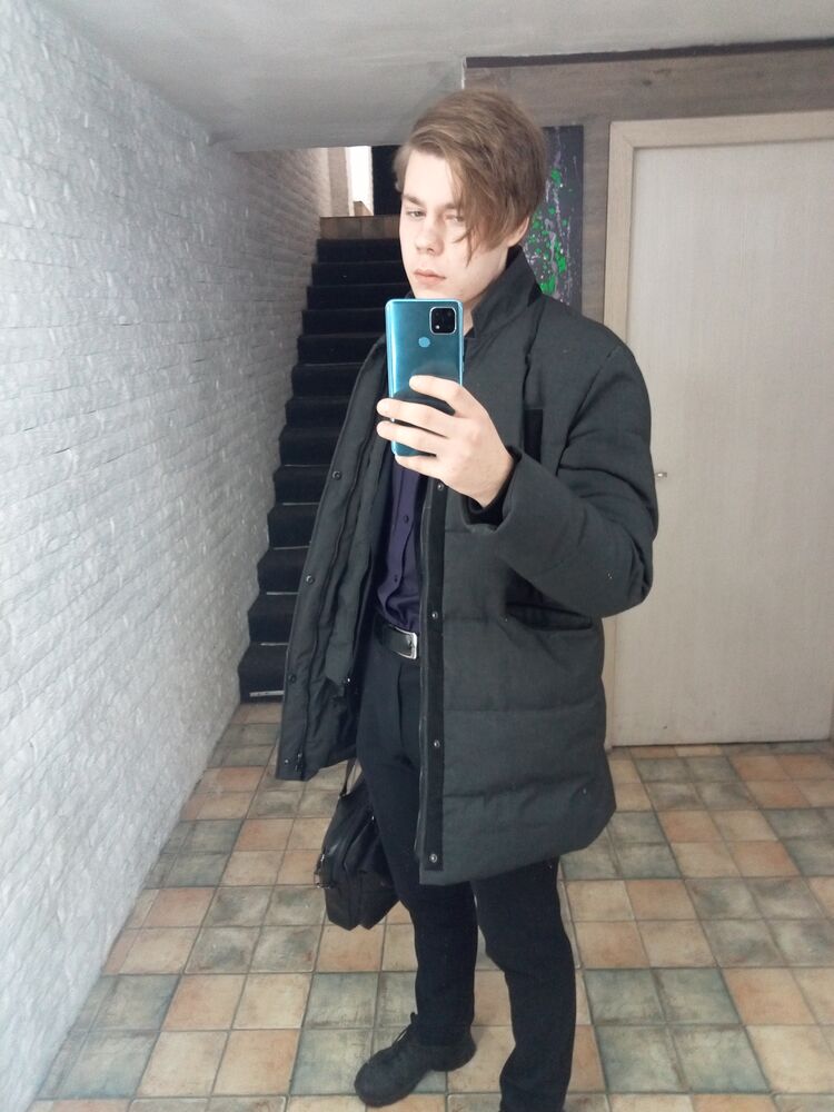  52380973  Sergey, 19 ,    