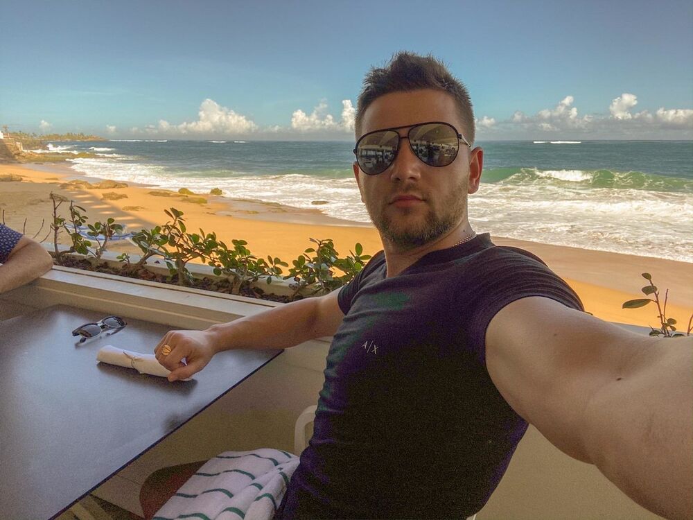  ,   Victor, 37 ,   ,   , c , 