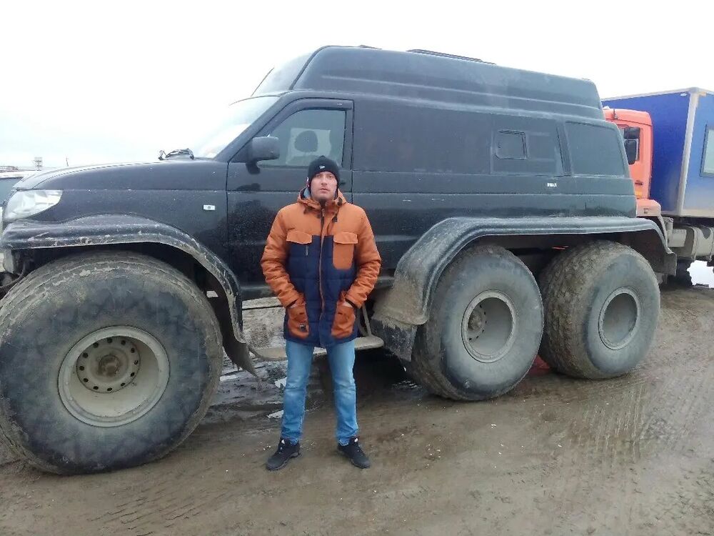  37350093  Roman, 41 ,    