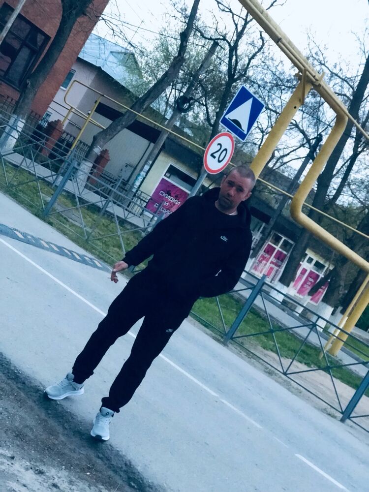  51189683  Denis, 33 ,    