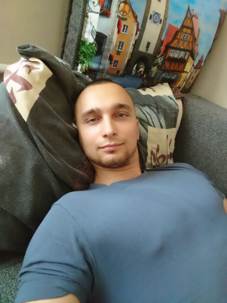  44460093  Alexander, 30 ,    