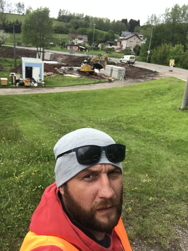  44519823  , 40 ,    