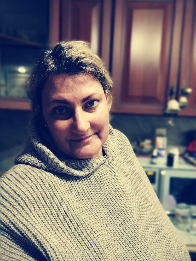  47654083  Anna, 49 ,    