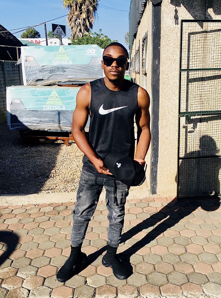  ,   Makhosana, 30 ,   ,   , c 