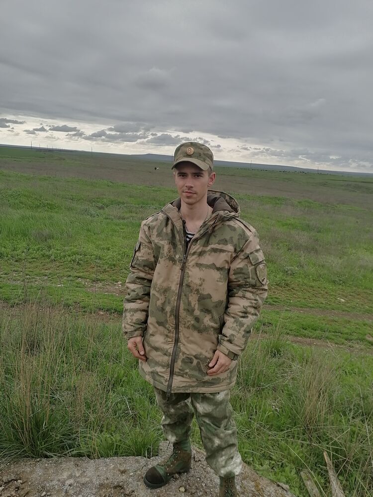  35900373  Stanislav, 27 ,    