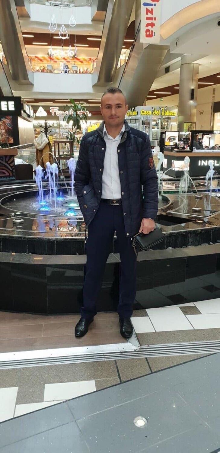  43974823  Vasile, 35 ,    