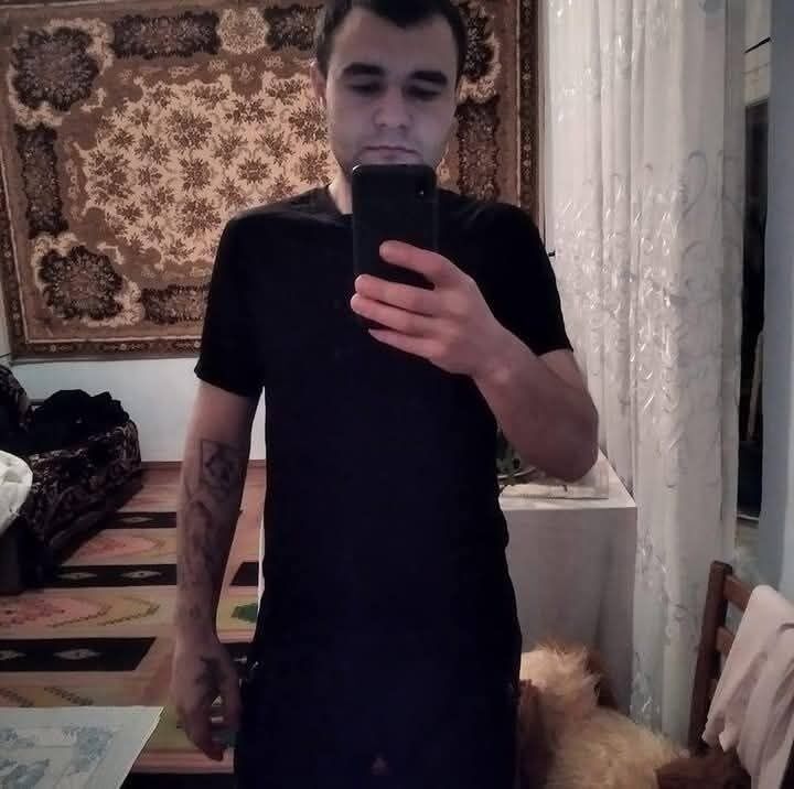  53998153  Valentin, 25 ,    