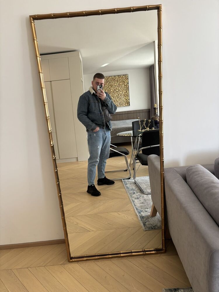  52099253  Misha, 19 ,    Praha