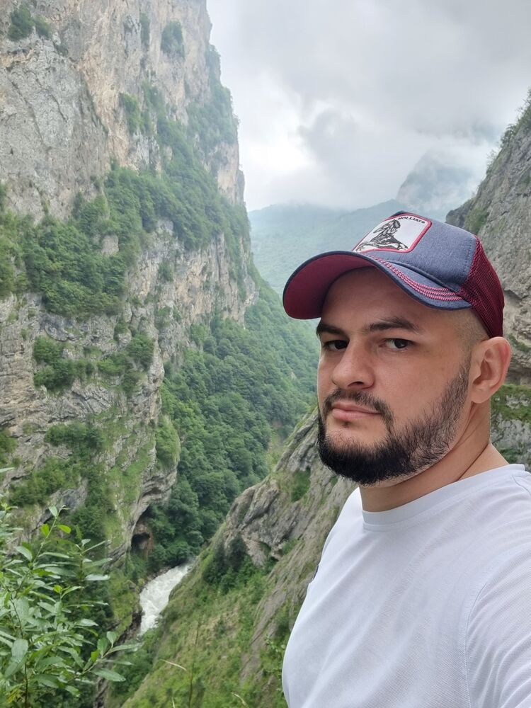  ,   Ruslan, 35 ,   ,   , c , 
