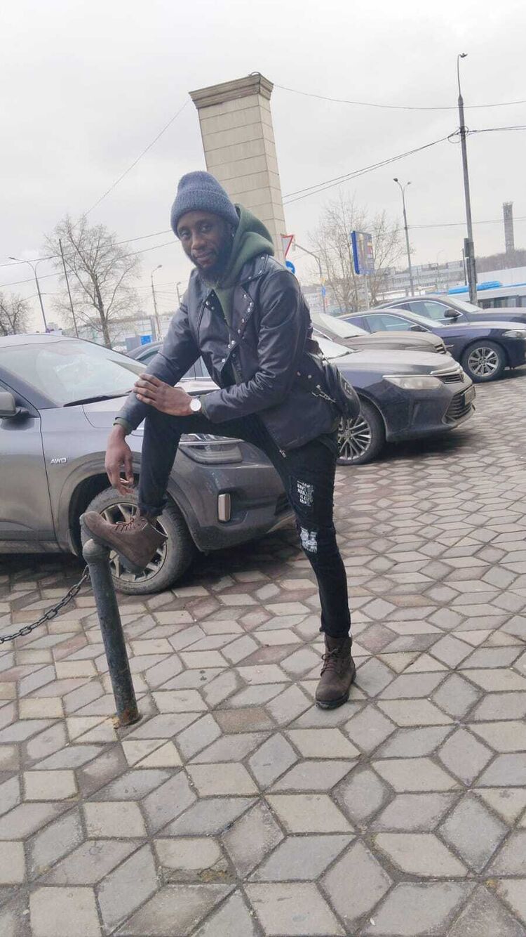  41999783  Armand, 35 ,    