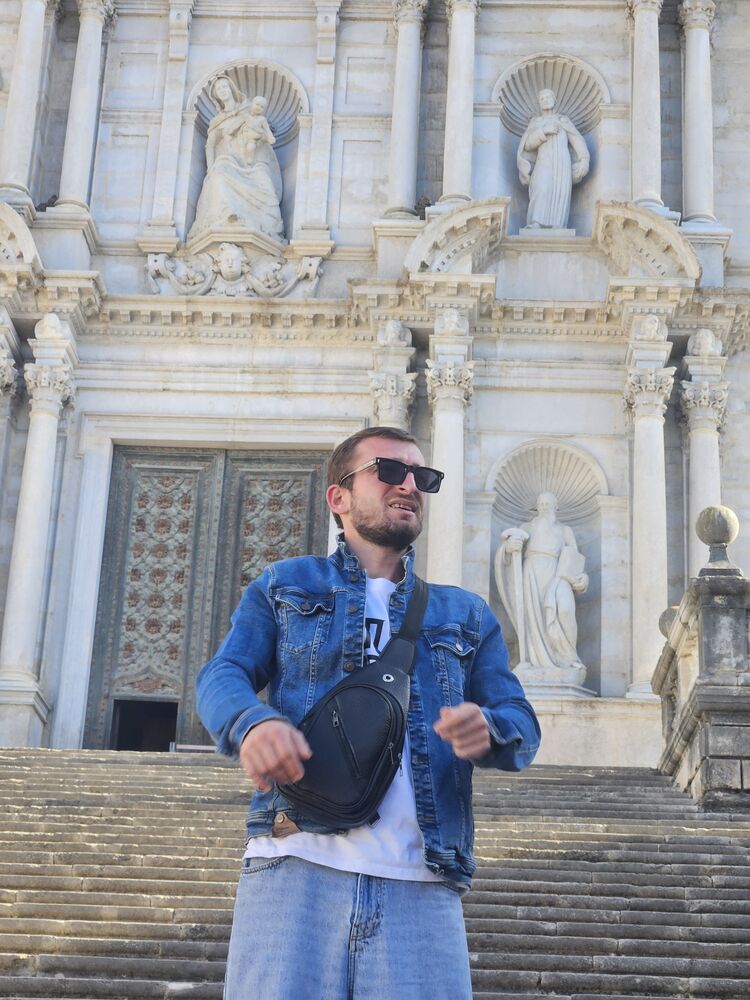  54429423  , 33 ,    Girona