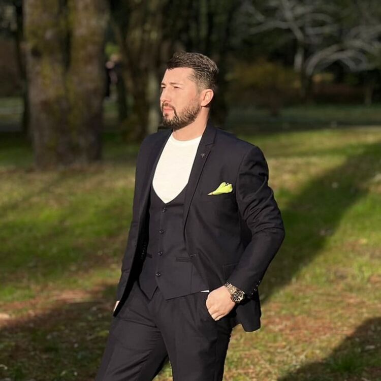  ,   Misha, 32 ,   ,   