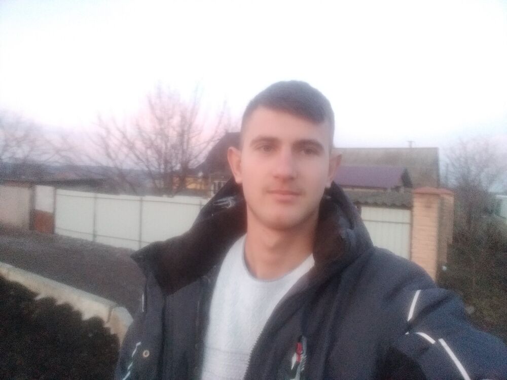  18727813  Andrij, 24 ,    
