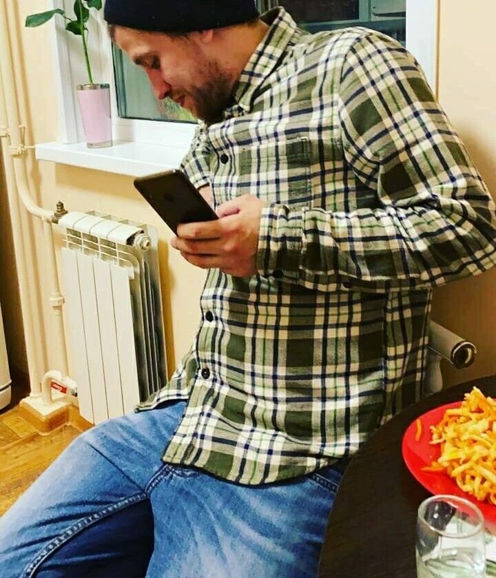  27082403  Ivan, 32 ,    -