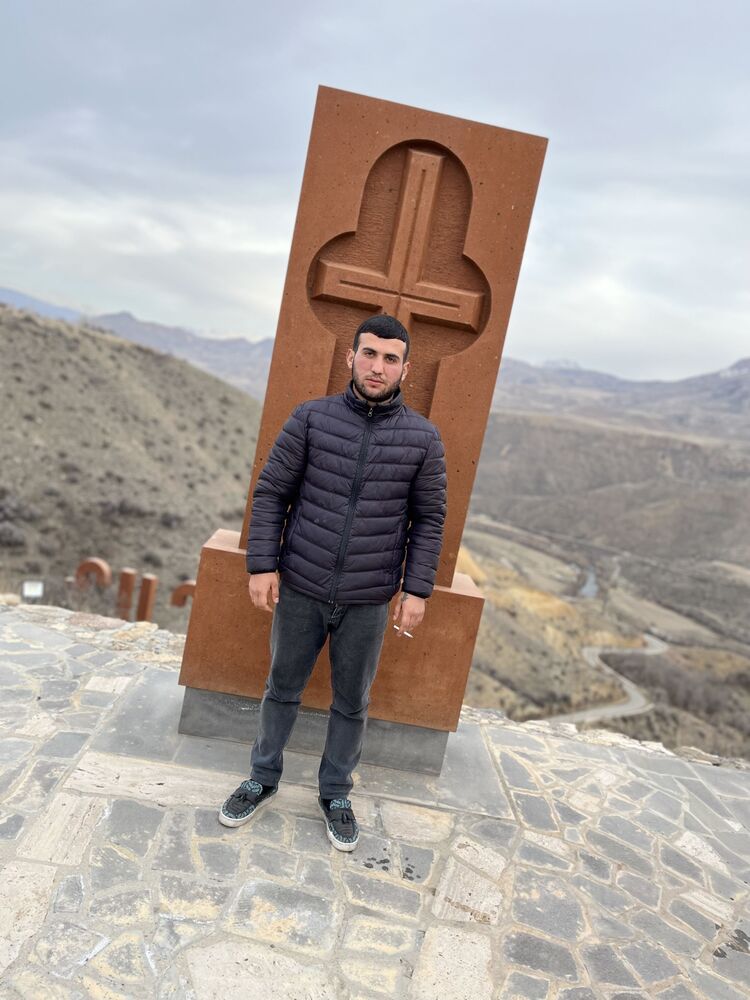  ,   Hovo , 27 ,   ,   