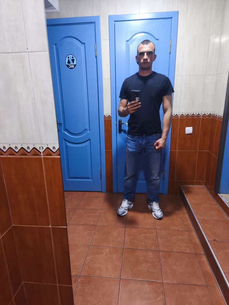  ,   Viktor, 30 ,   ,   