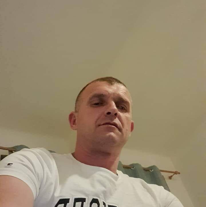  46516303  Nevazno, 35 ,    Praha
