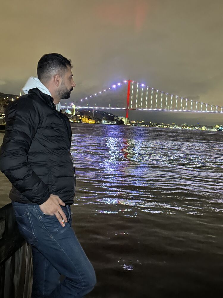  39758433  Enes, 29 ,    