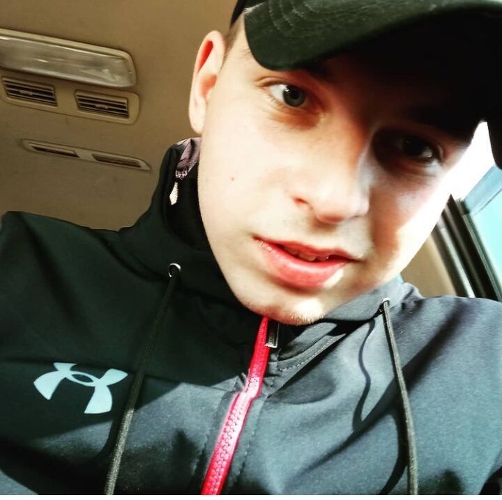  ,   Viktor, 22 ,   ,   , c , 