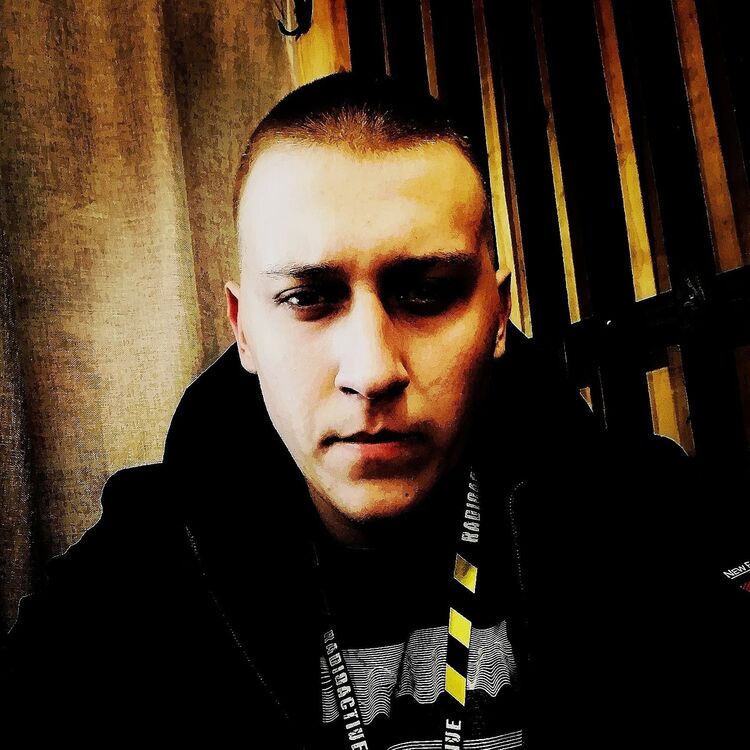  24048773  Aleksandr, 22 ,    