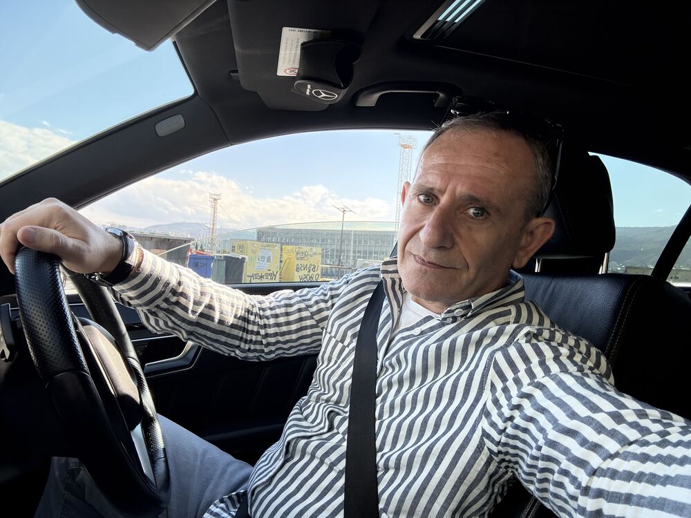  54011323  Zaza, 52 ,    