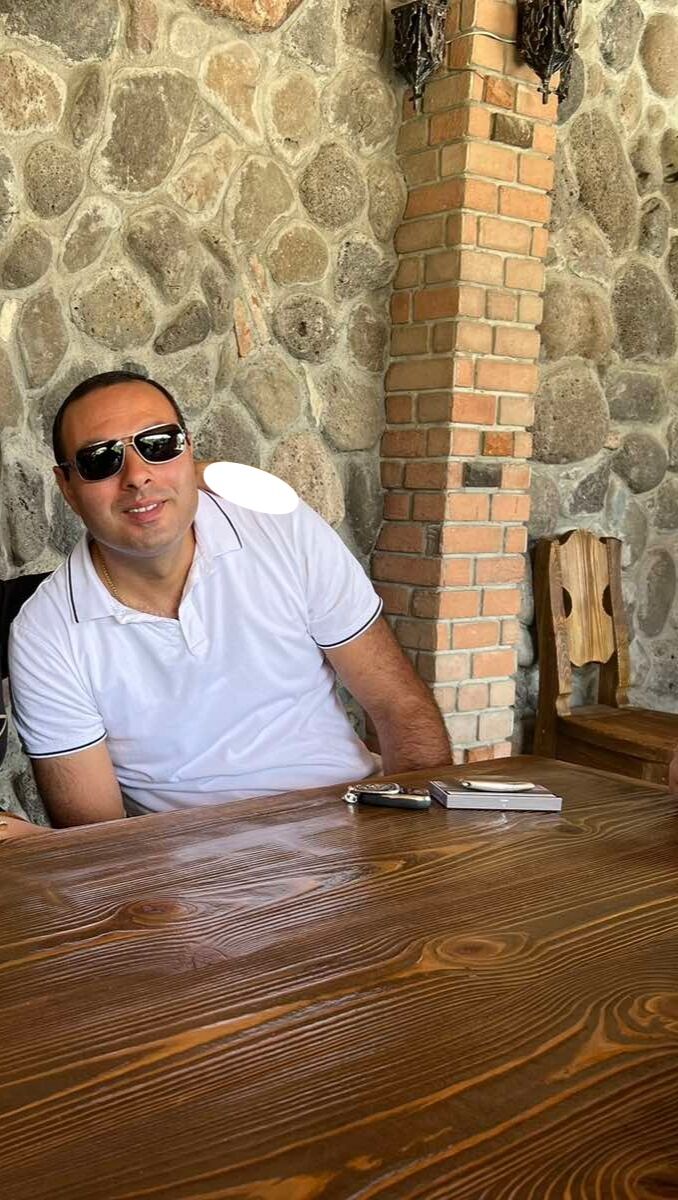  44976983  Garik, 41 ,    