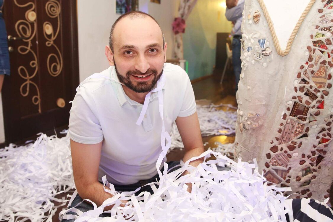  37918933  Mikhail, 41 ,    