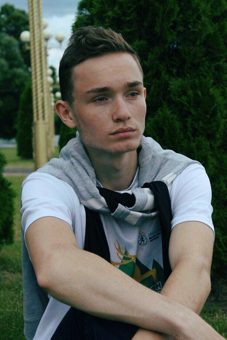  20981563  Maksim, 23 ,    