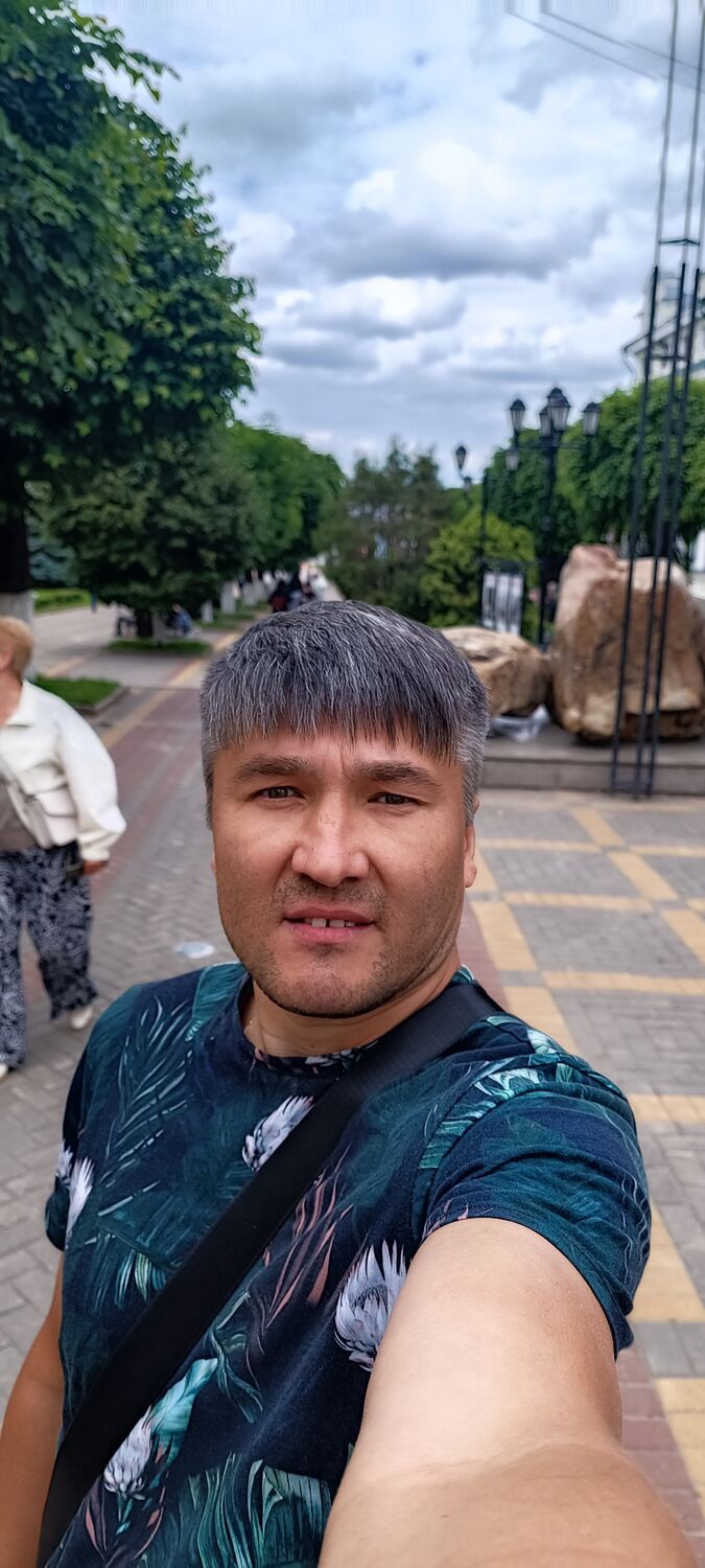  52256513  Oleg, 47 ,    
