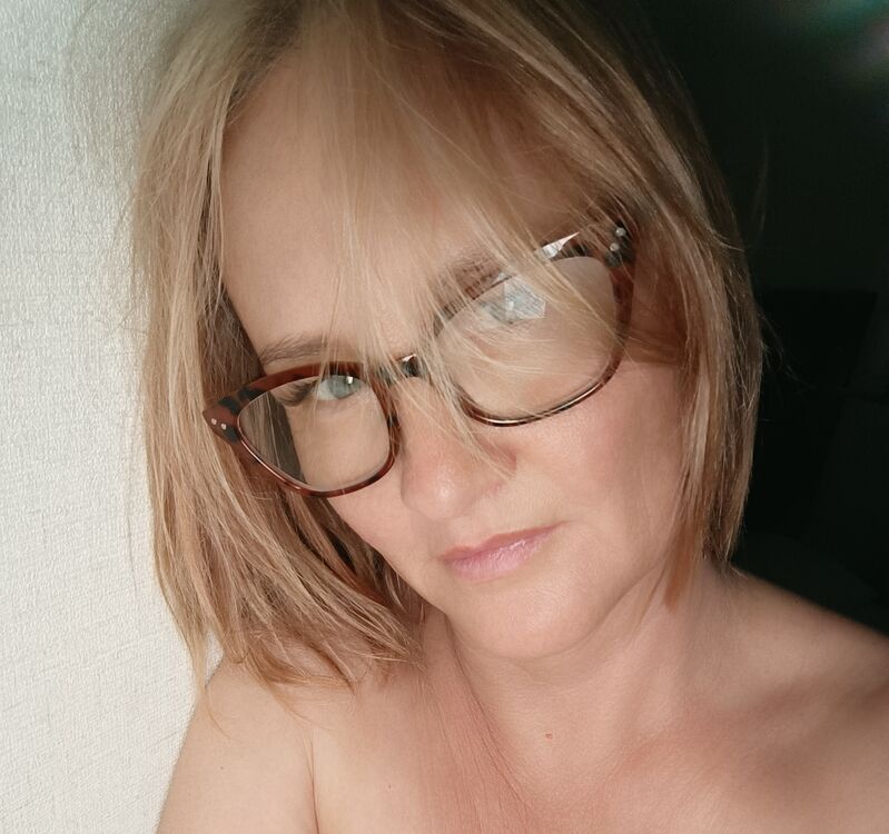  53663813  Alita, 47 ,    
