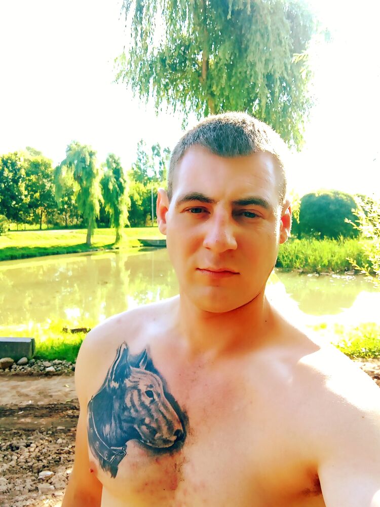  54744163  Roman, 32 ,    