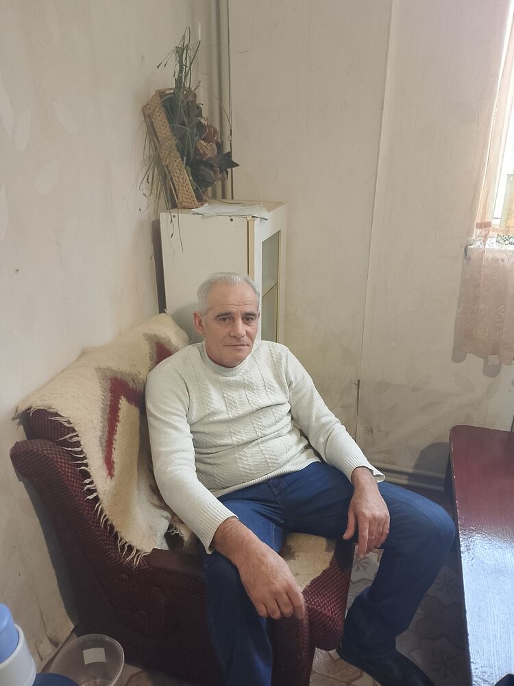  49054553  Gago, 56 ,    