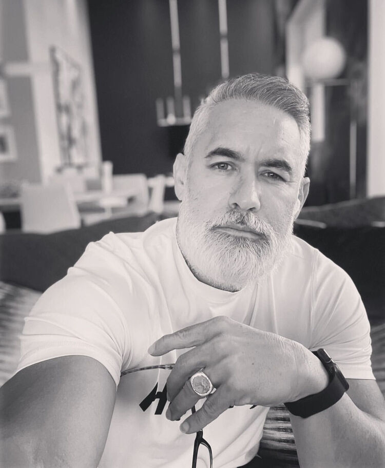  ,   Ronnie, 48 ,   ,   , c 