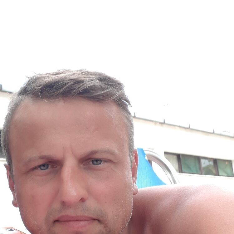  14309093  Slawik, 39 ,    