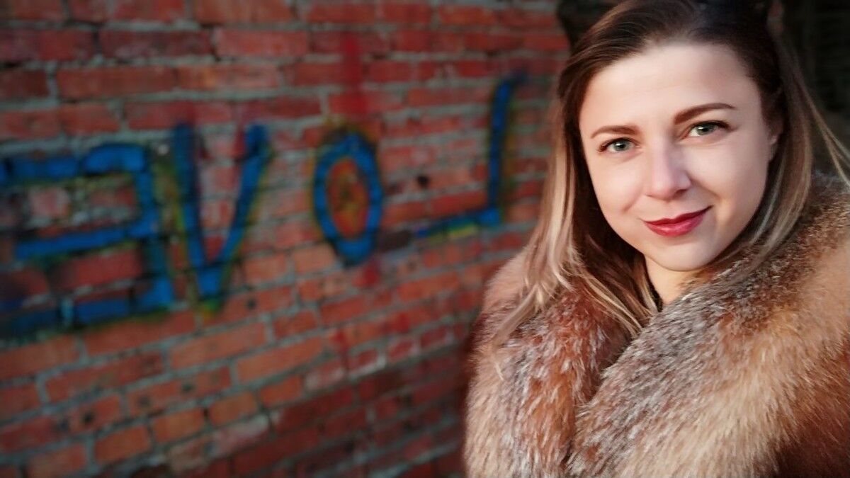  19851803  Viktoria, 34 ,    
