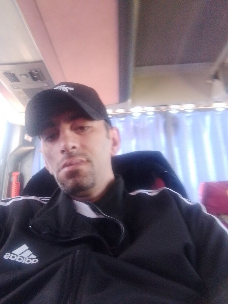  51685843  Khalis, 37 ,    