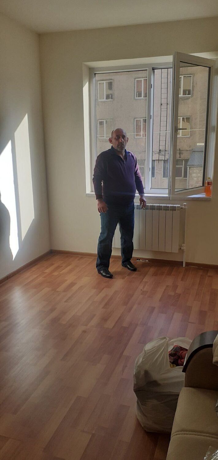  26803913  Erik, 42 ,    