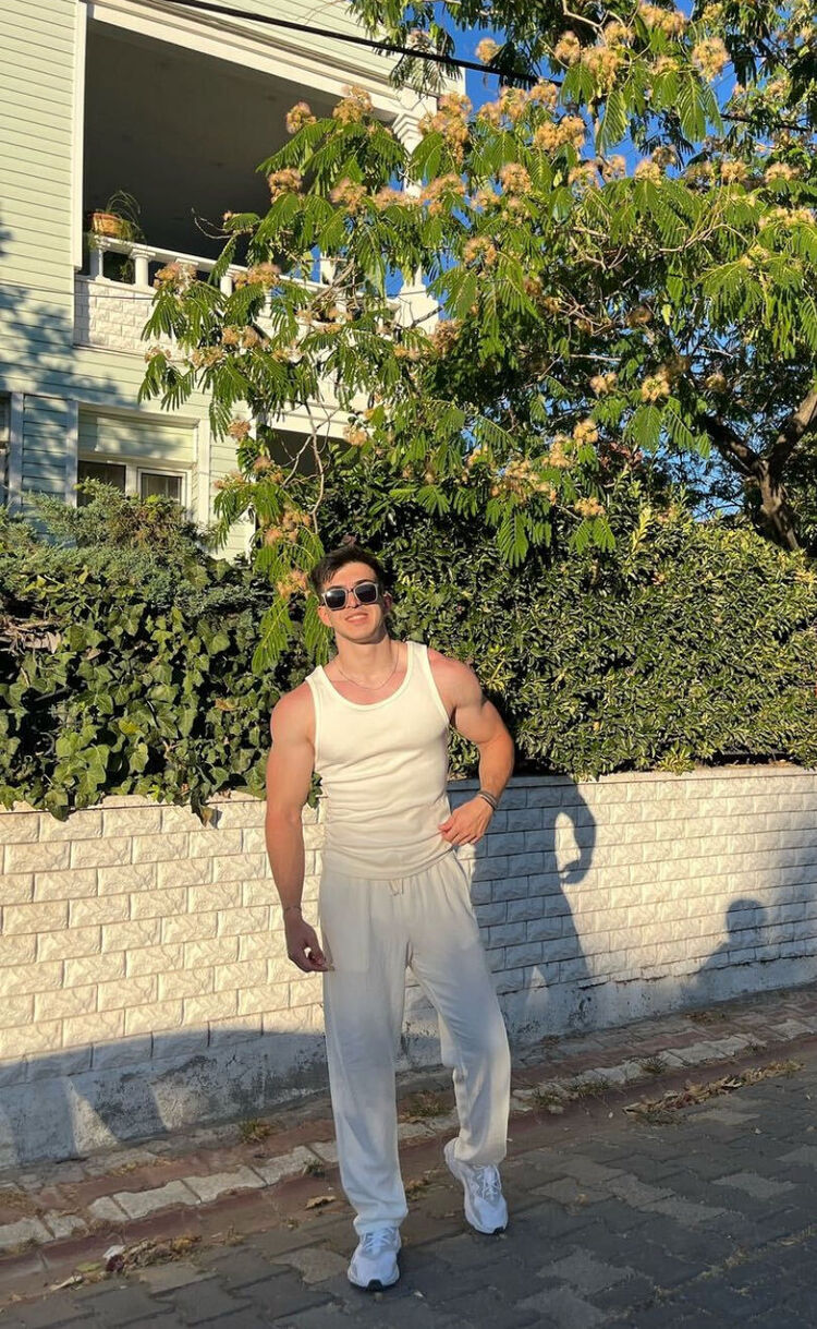  ,   Aslan, 37 ,   ,   