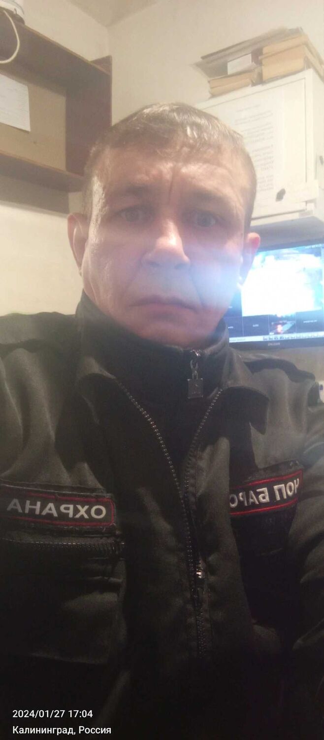  46582343  Alexander, 47 ,    