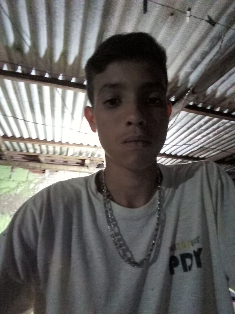  --,   Viviane, 21 ,   ,   