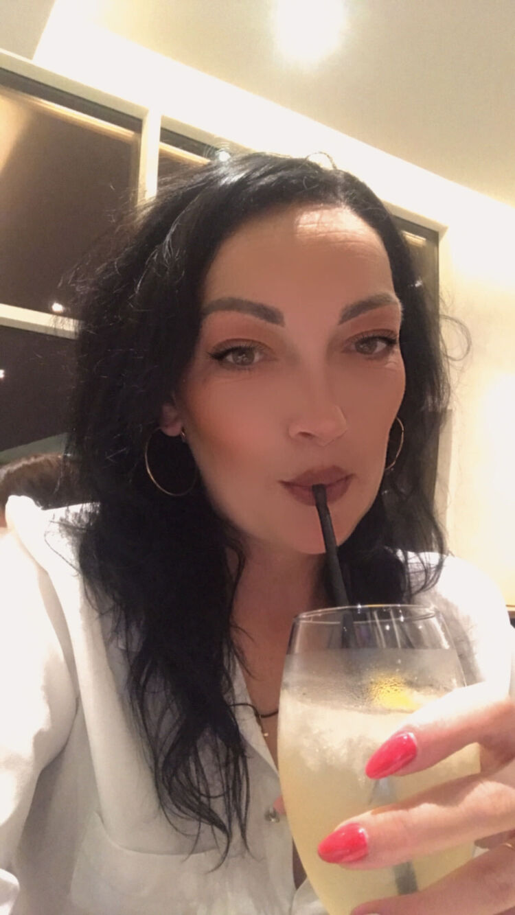  ,   Kris, 43 ,   ,   