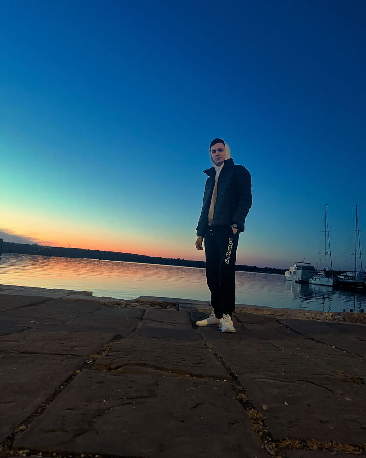  ,   Igor, 19 ,   ,   
