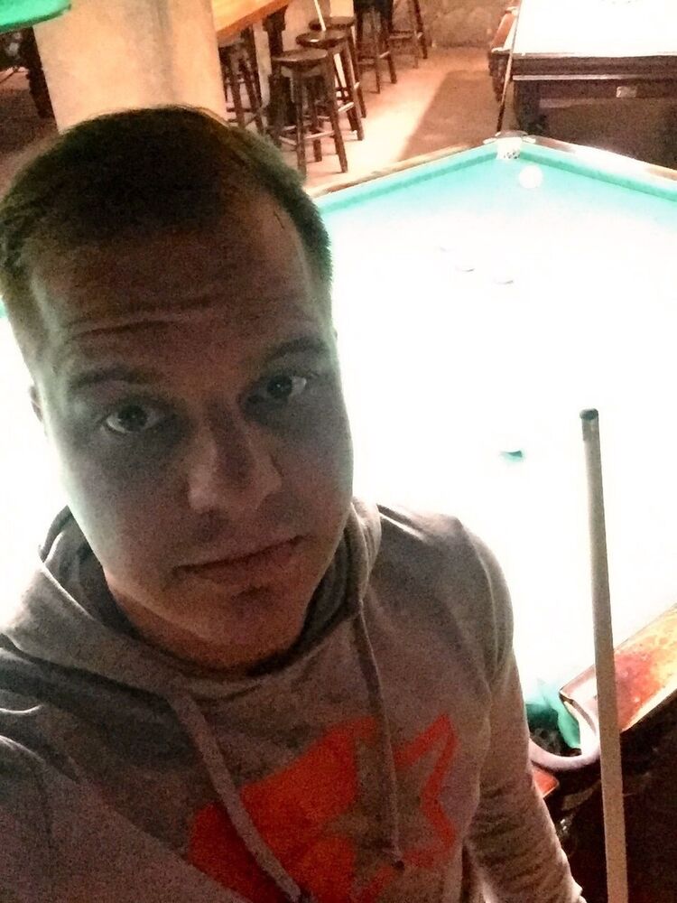  18038803  Vladislav, 30 ,     