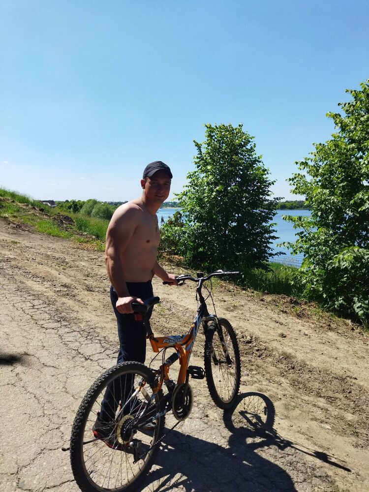 28813123  Stanislav, 30 ,    
