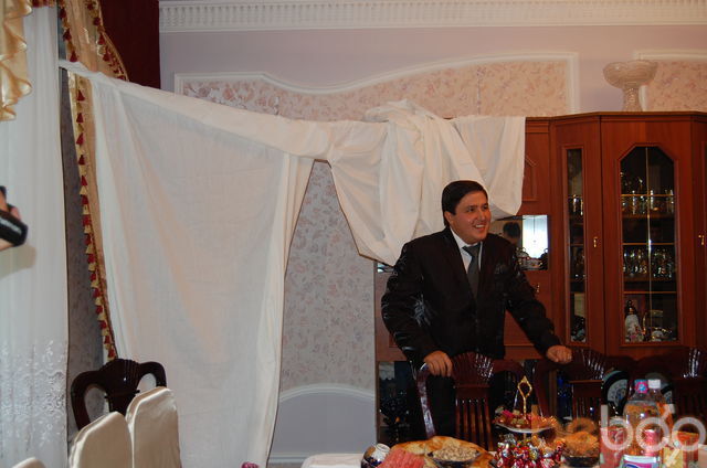  1230163  Bahrom, 42 ,    