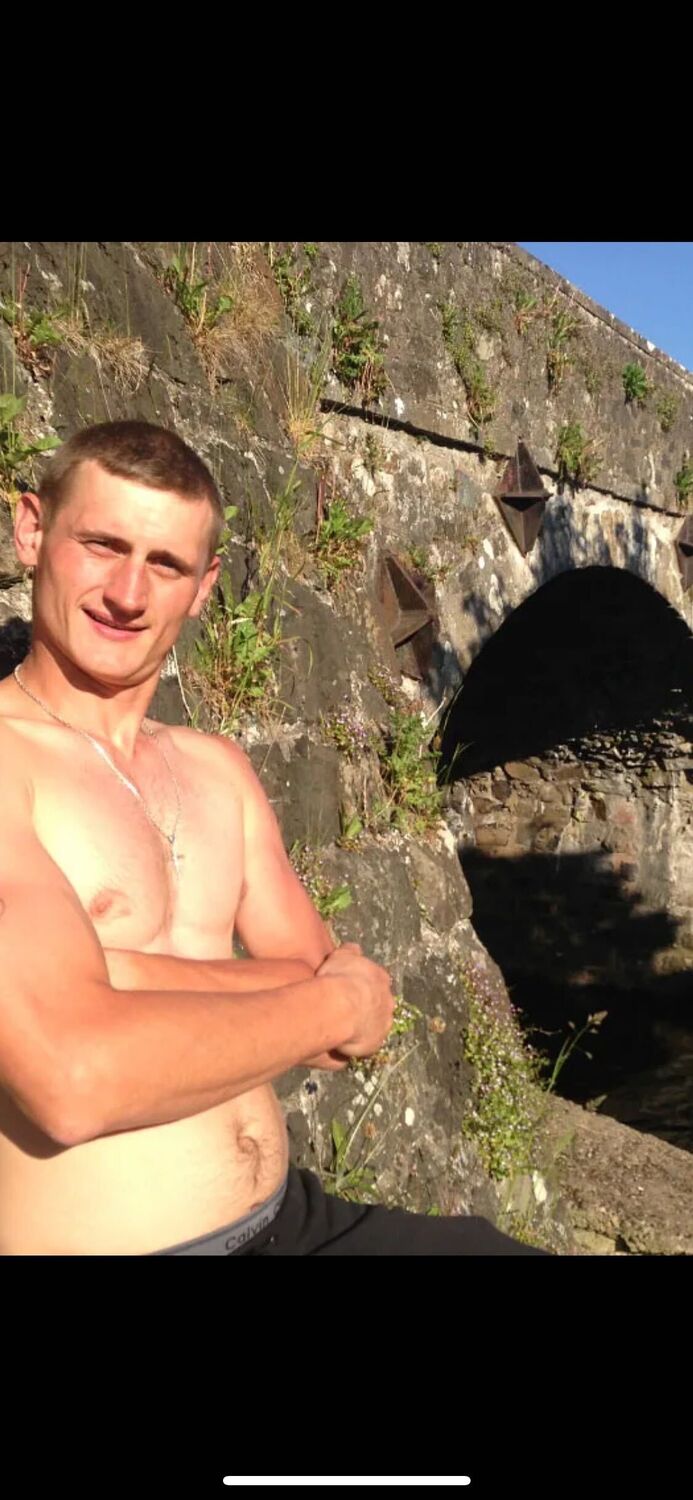  Abbots Langley,   Eduardo, 39 ,   ,   